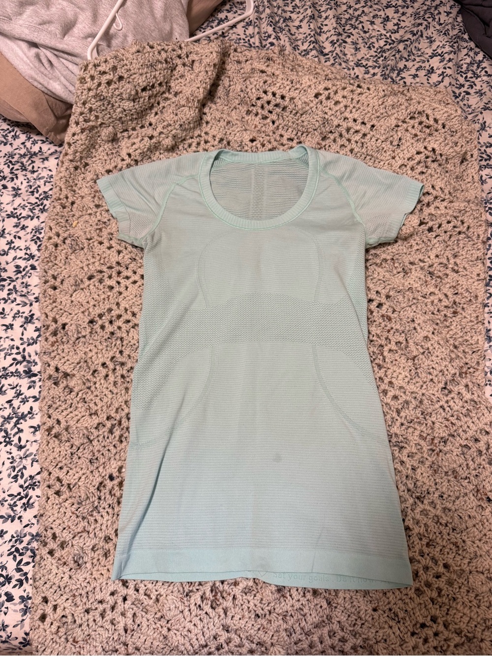Lululemon Seafoam Short-Sleeve Swiftly T Shirt size 6